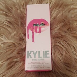 Kylie Matte Liquid Lipstick/ Lip Liner Kit in VALENTINE/No Longer Available NIB